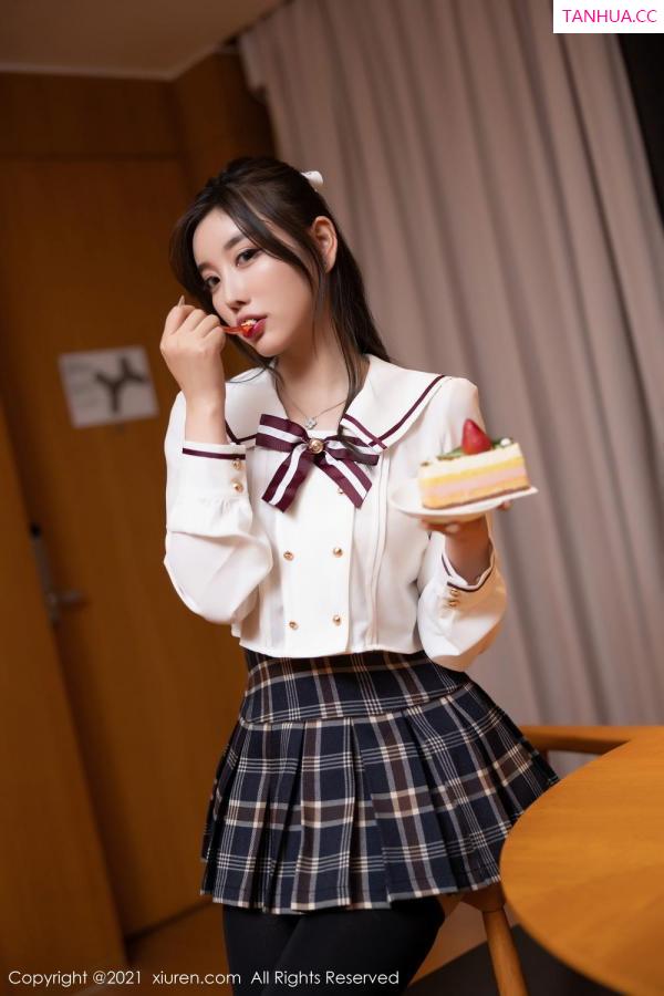 杨晨晨 sugar小甜心CC 校园女神杨晨晨 格子裙耀眼夺目第9张图片